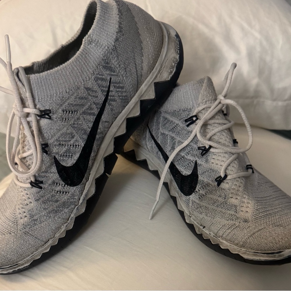 Nike BAREFOOT Light Gray and Black Knit SNEAKERS